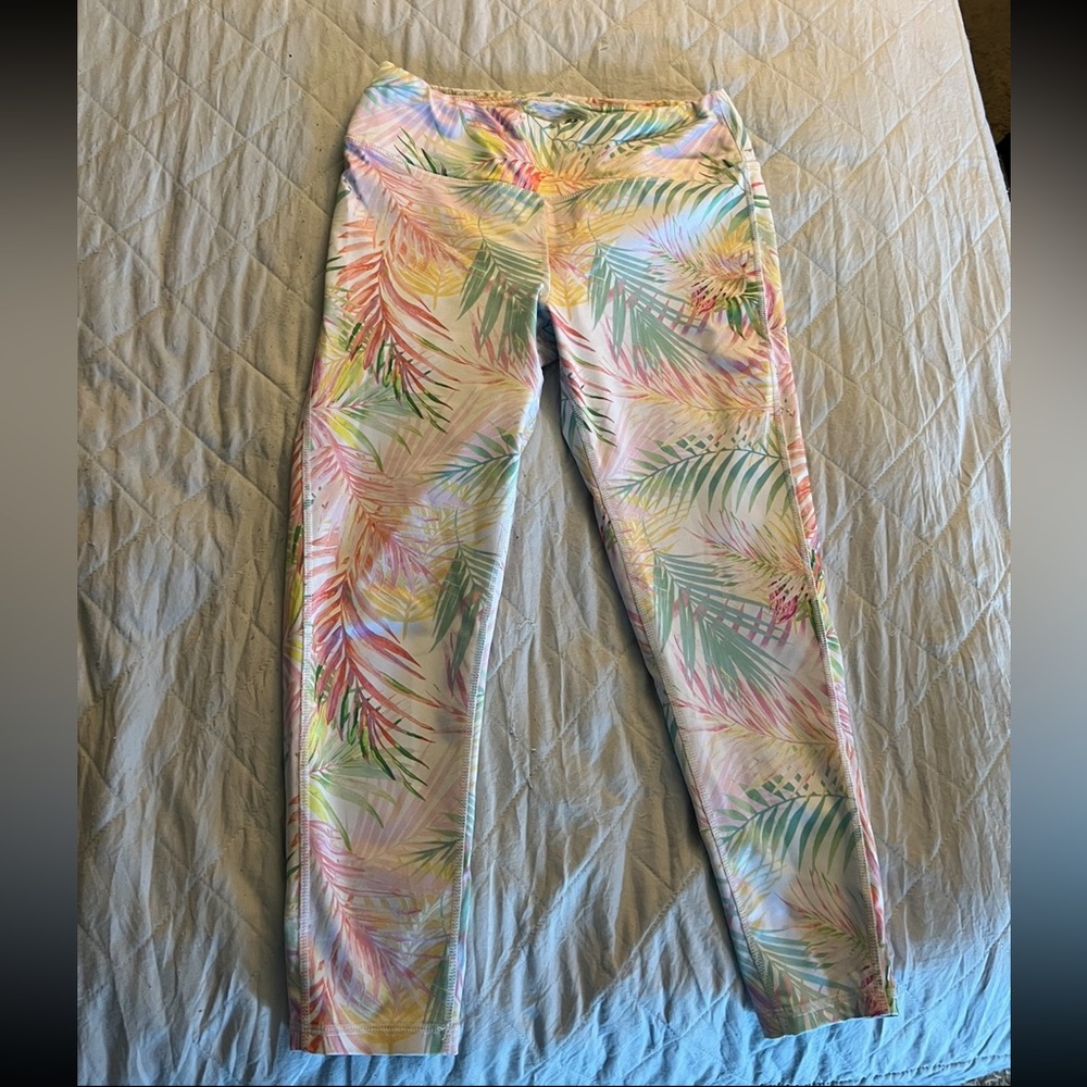 Pro player activewear leggings. Size Medium. Little pocket in front waistband.